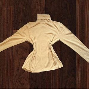 Chico’s Pale Yellow Turtleneck Long Sleeve Top